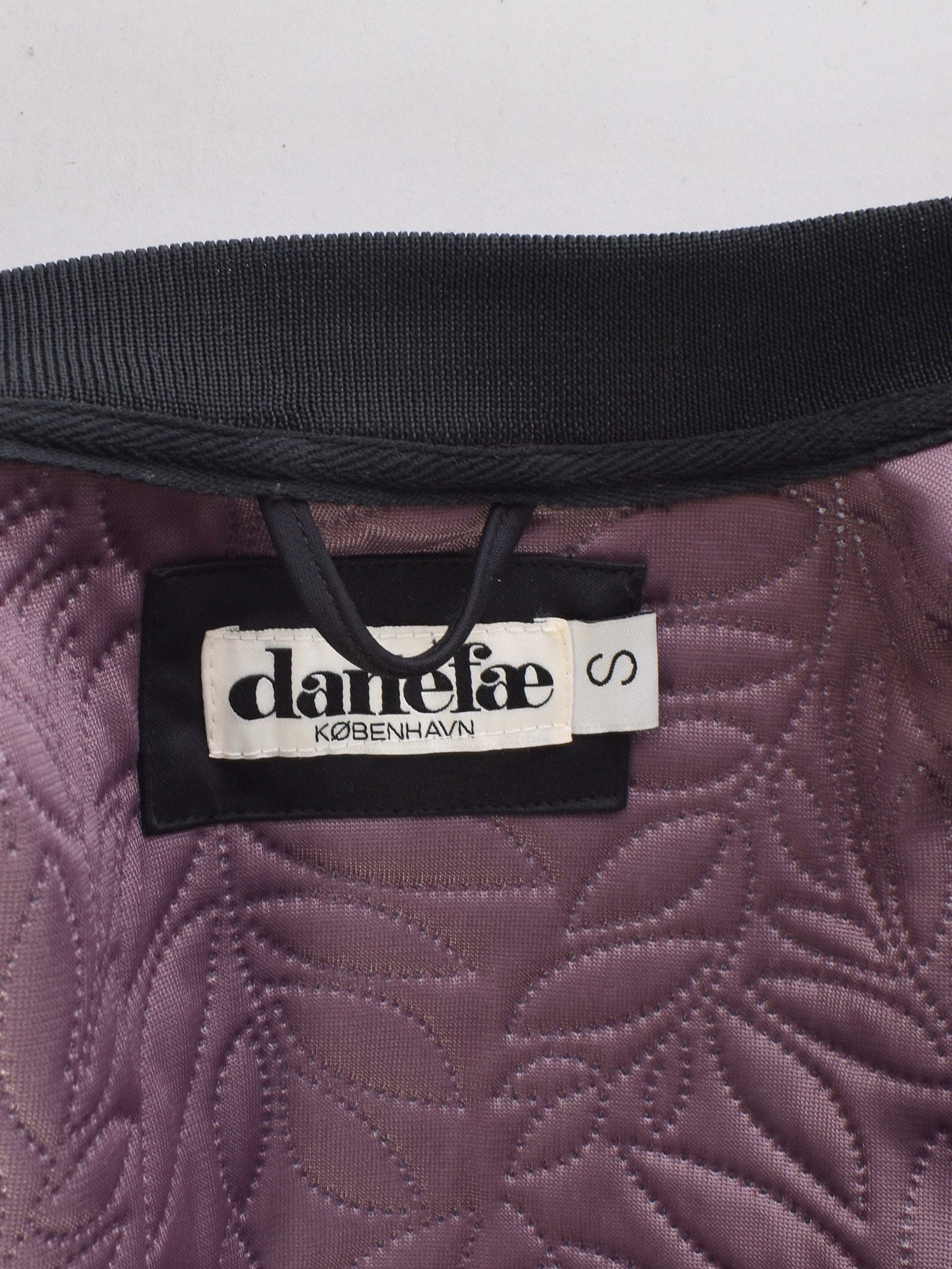 Danefæ Sweater - S / Sort / Kvinde - SassyLAB Secondhand