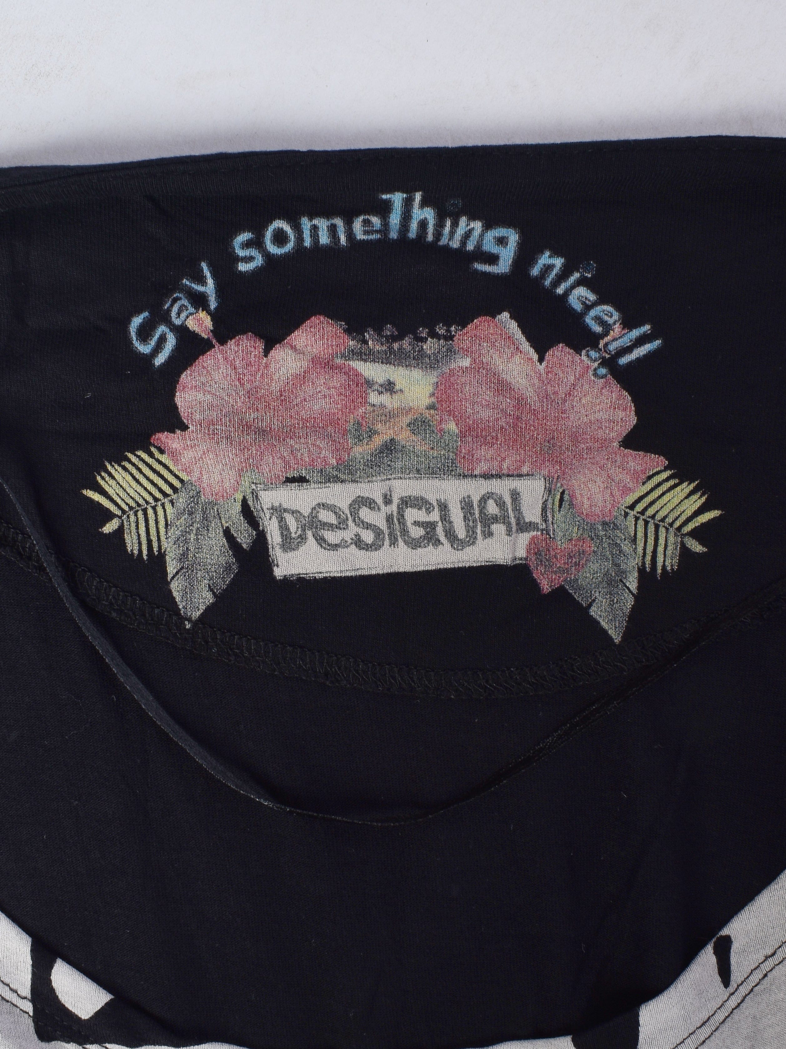 Desigual T-Shirt - M / Sort / Kvinde - SassyLAB Secondhand