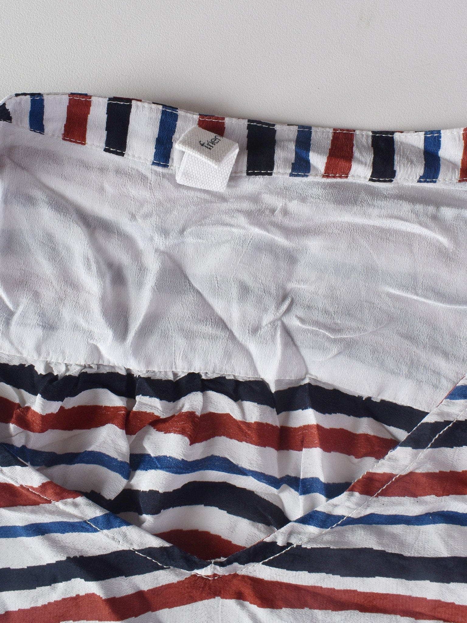 Friendtex T-Shirt - M / Multifarvet / Kvinde - SassyLAB Secondhand