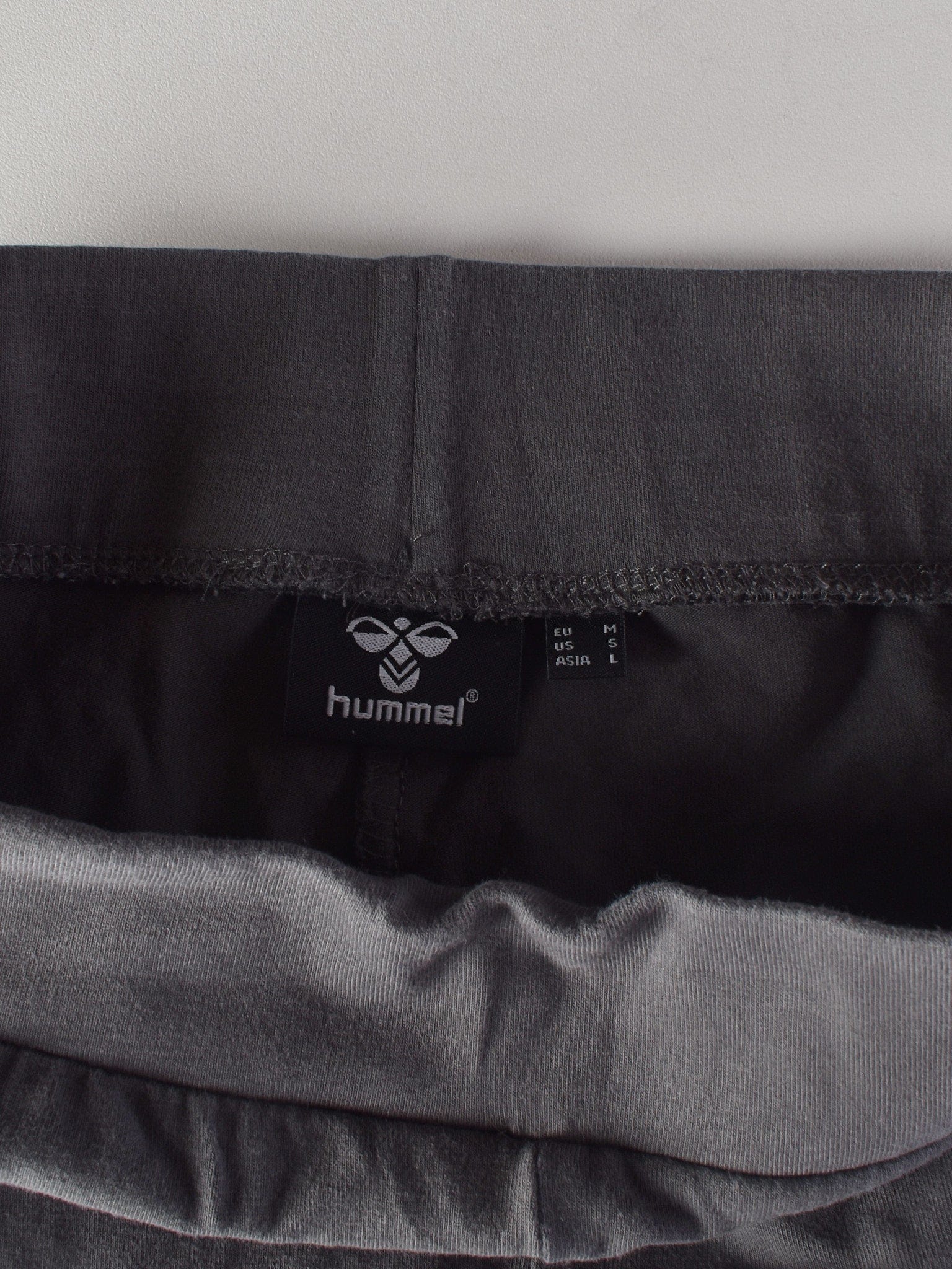 Hummel Bukser - M / Grå / Kvinde - SassyLAB Secondhand