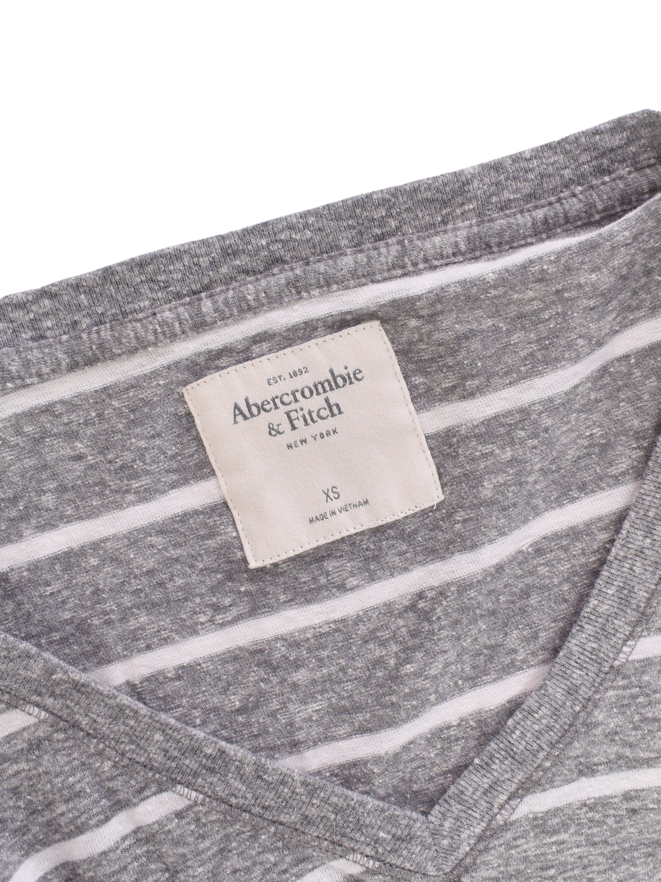 Abercrombie & Fitch Bluse - XS / Grå / Kvinde - SassyLAB Secondhand