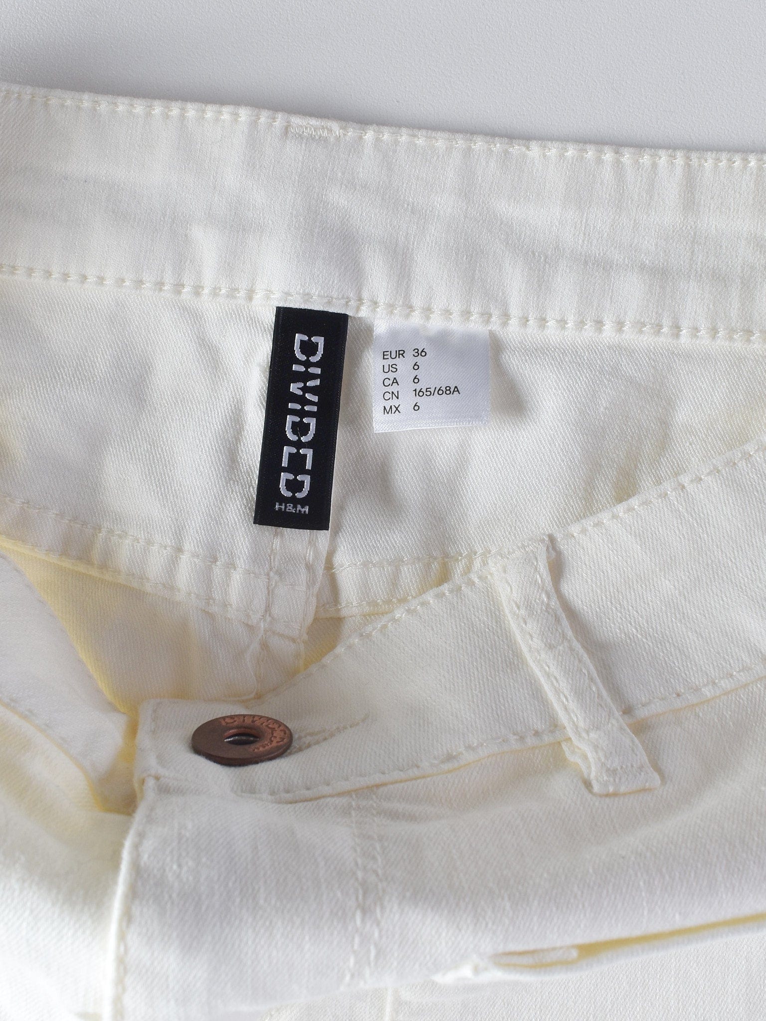 Divided Shorts - 36 / Hvid / Kvinde - SassyLAB Secondhand