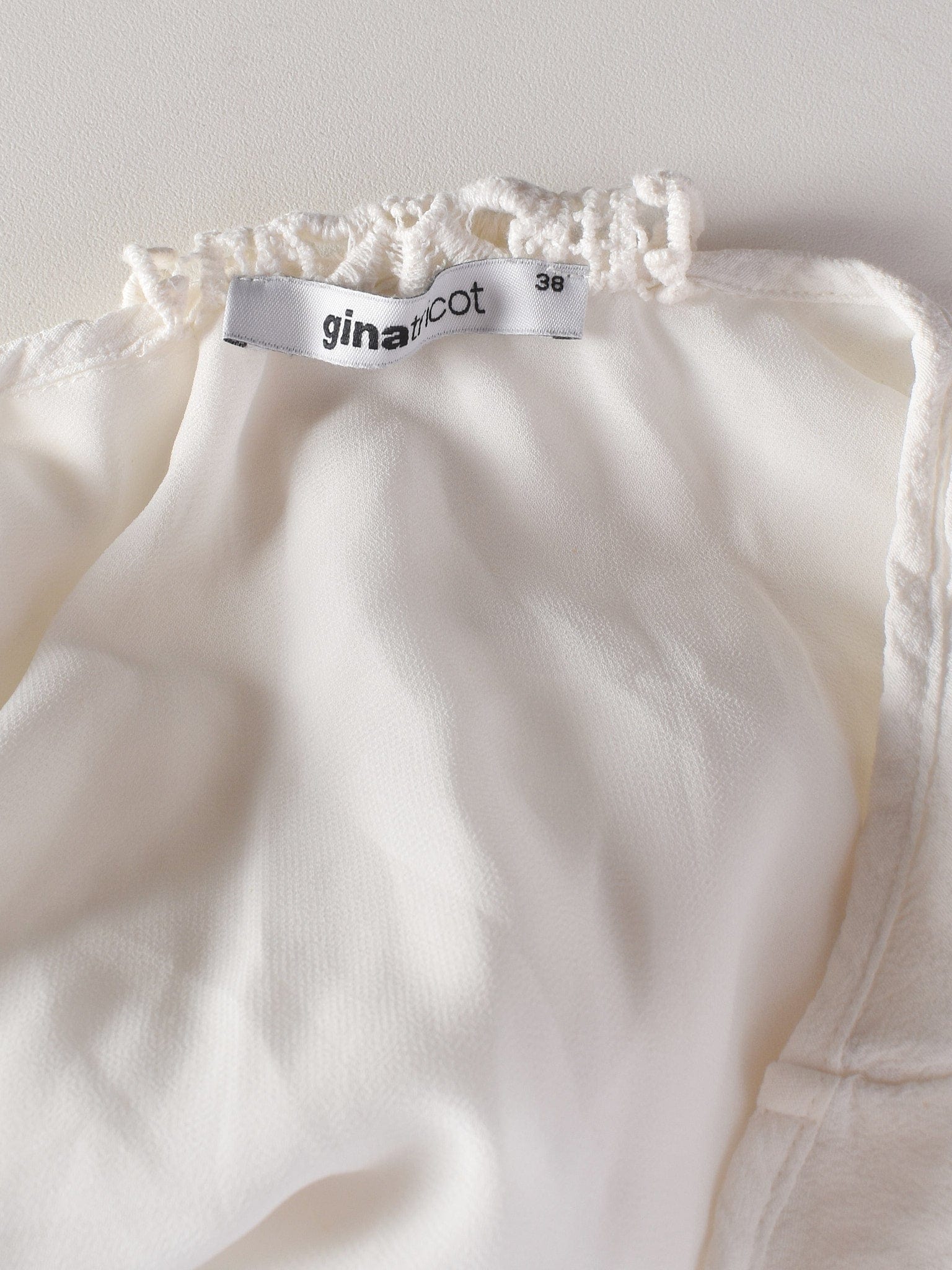 Gina Tricot Kjole - 38 / Hvid / Kvinde - SassyLAB Secondhand