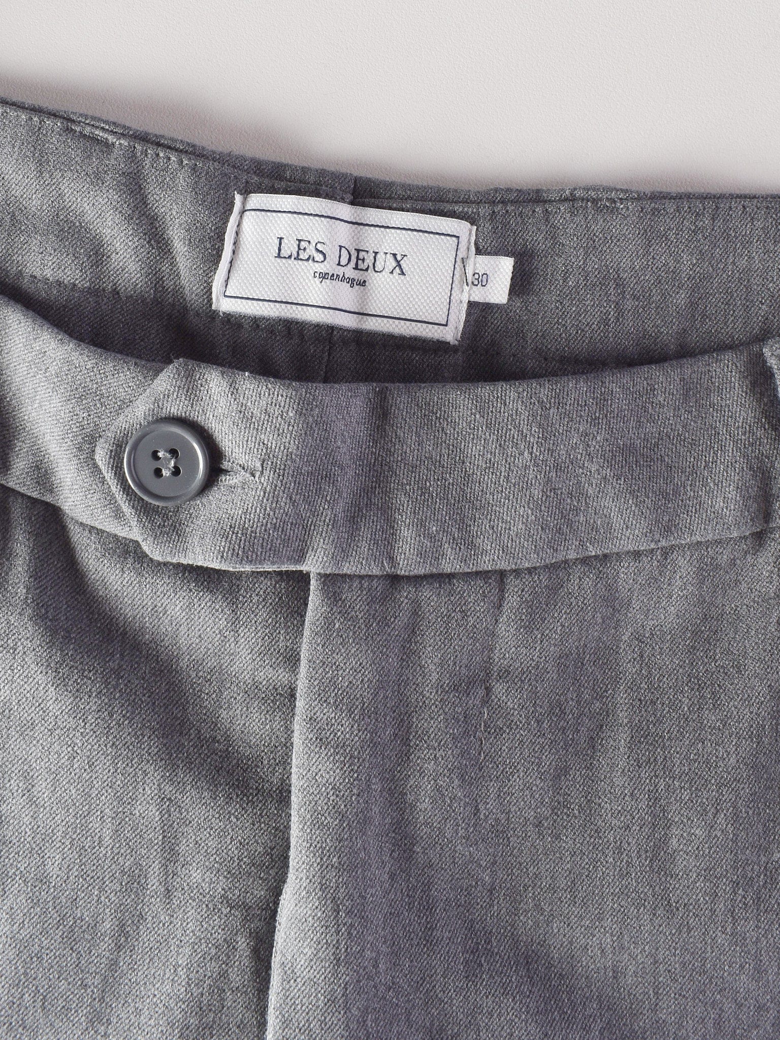 Les Deux Habitbukser - W30 / Grå / Mand - SassyLAB Secondhand