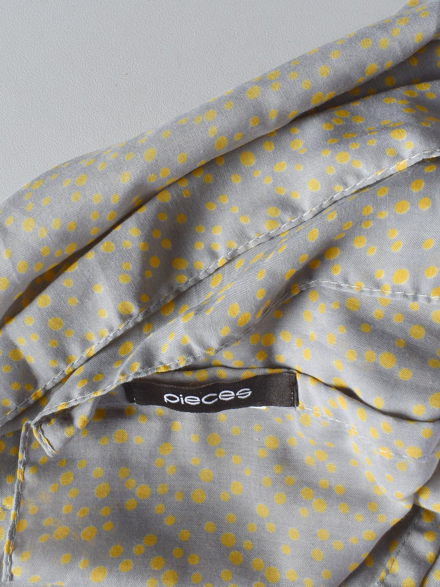 Pieces Tørklæde - One Size / Grå / Kvinde - SassyLAB Secondhand