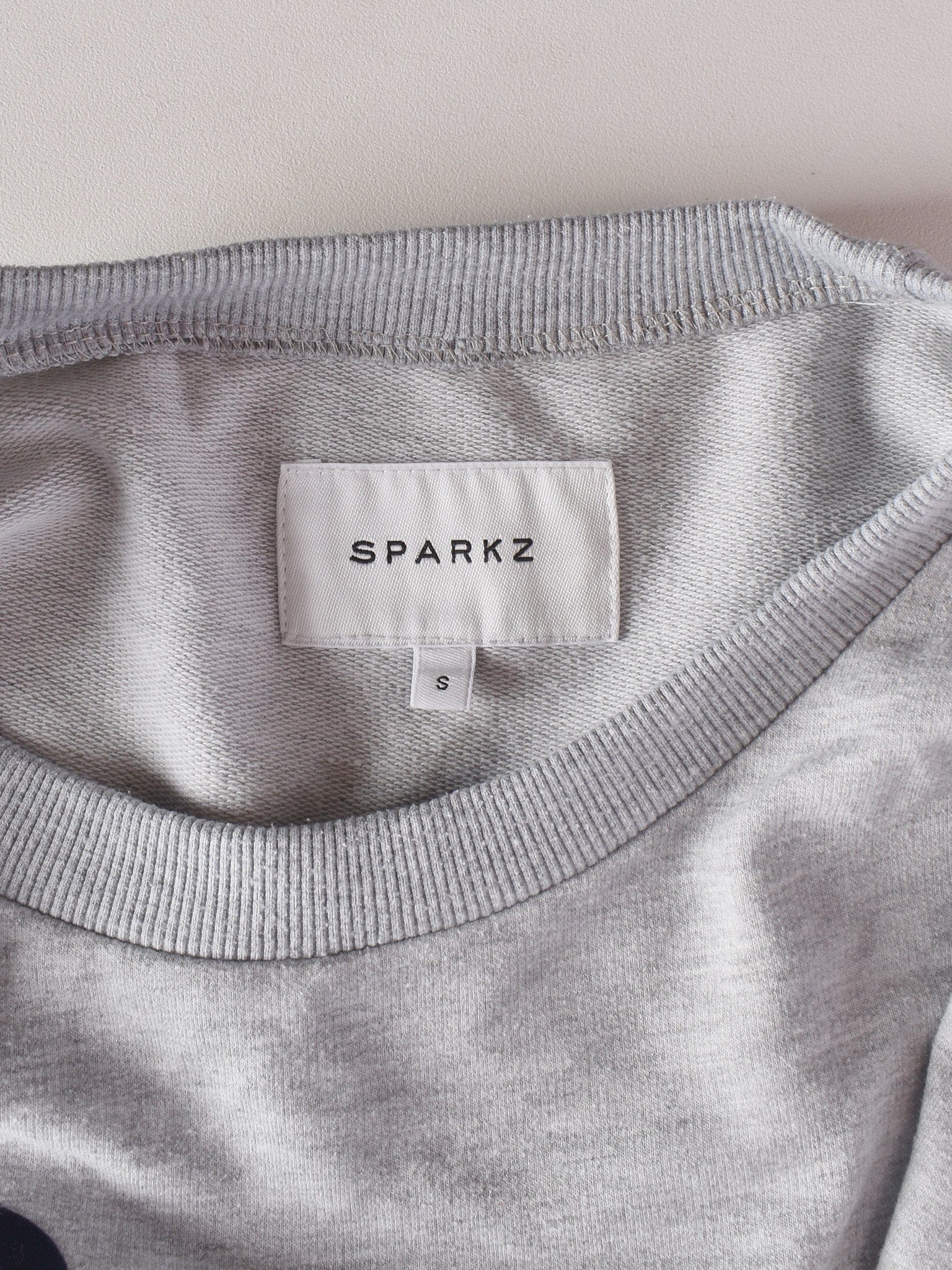 Sparkz Sweater - S / Grå / Kvinde - SassyLAB Secondhand