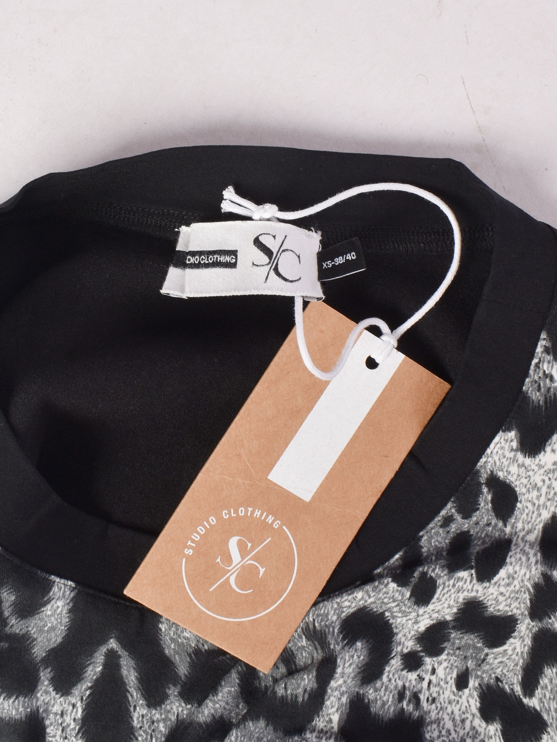 Studio Clothing Bluse - XS / Dyreprint / Kvinde - SassyLAB Secondhand