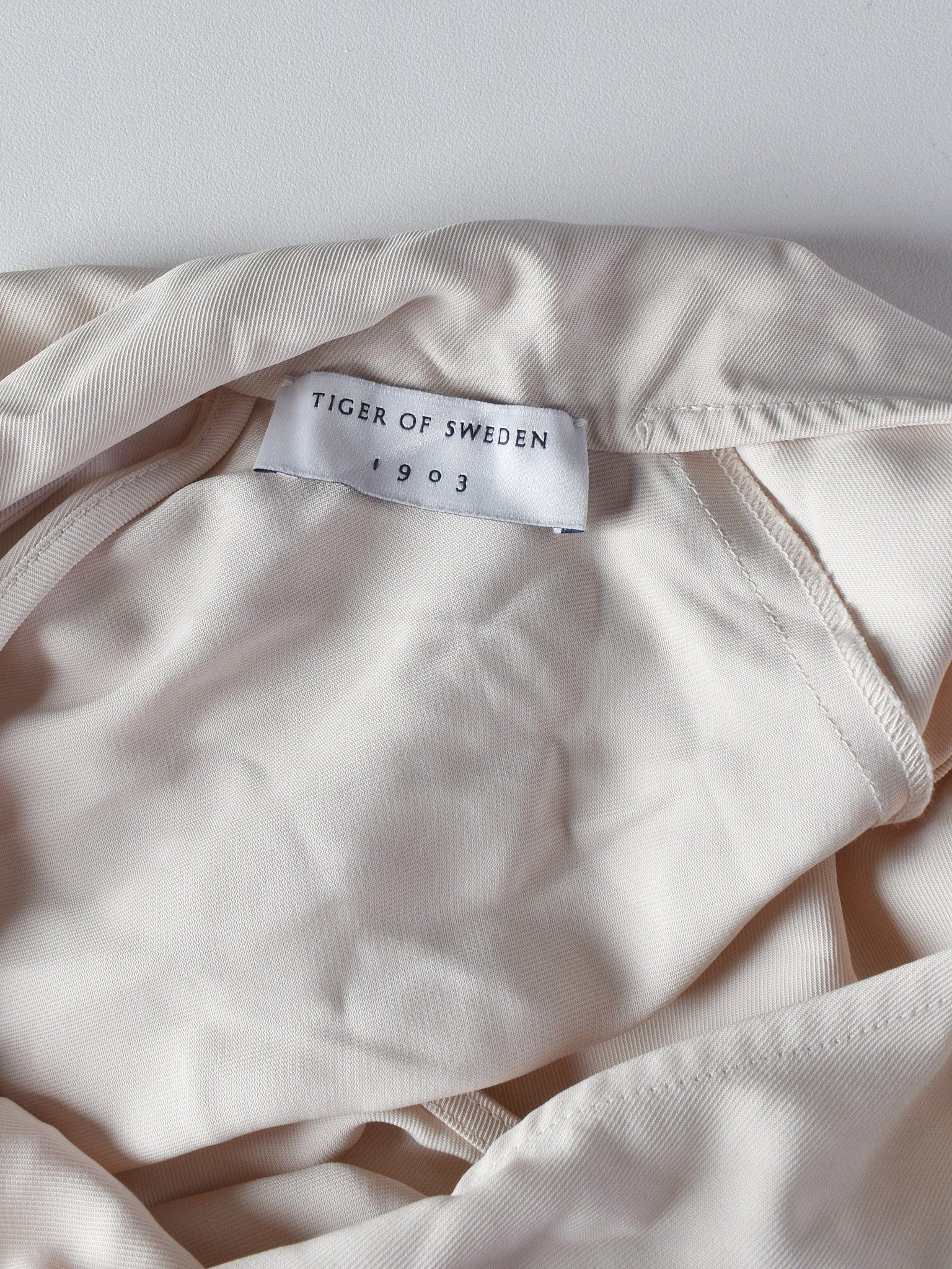Tiger Of Sweden Kjole - 40 / Beige / Kvinde - SassyLAB Secondhand