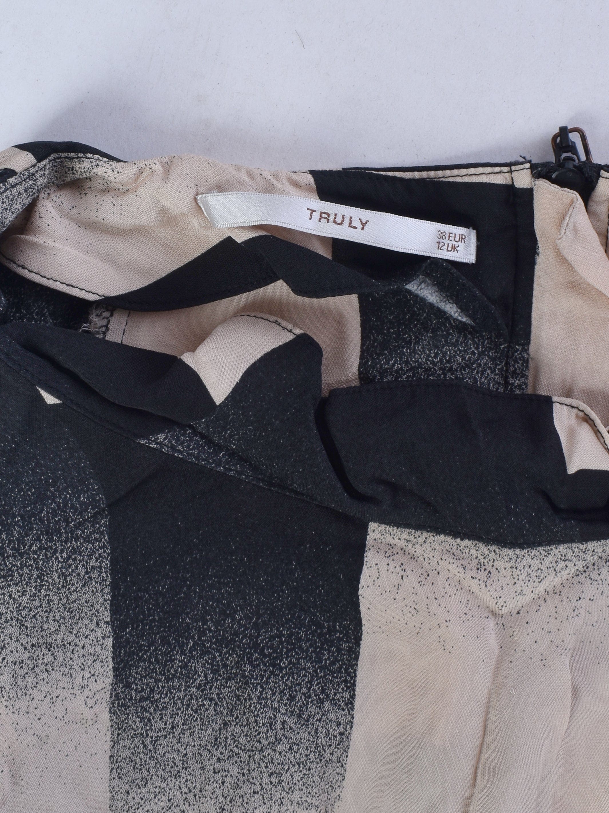 Truly Kjole - 38 / Sort / Kvinde - SassyLAB Secondhand