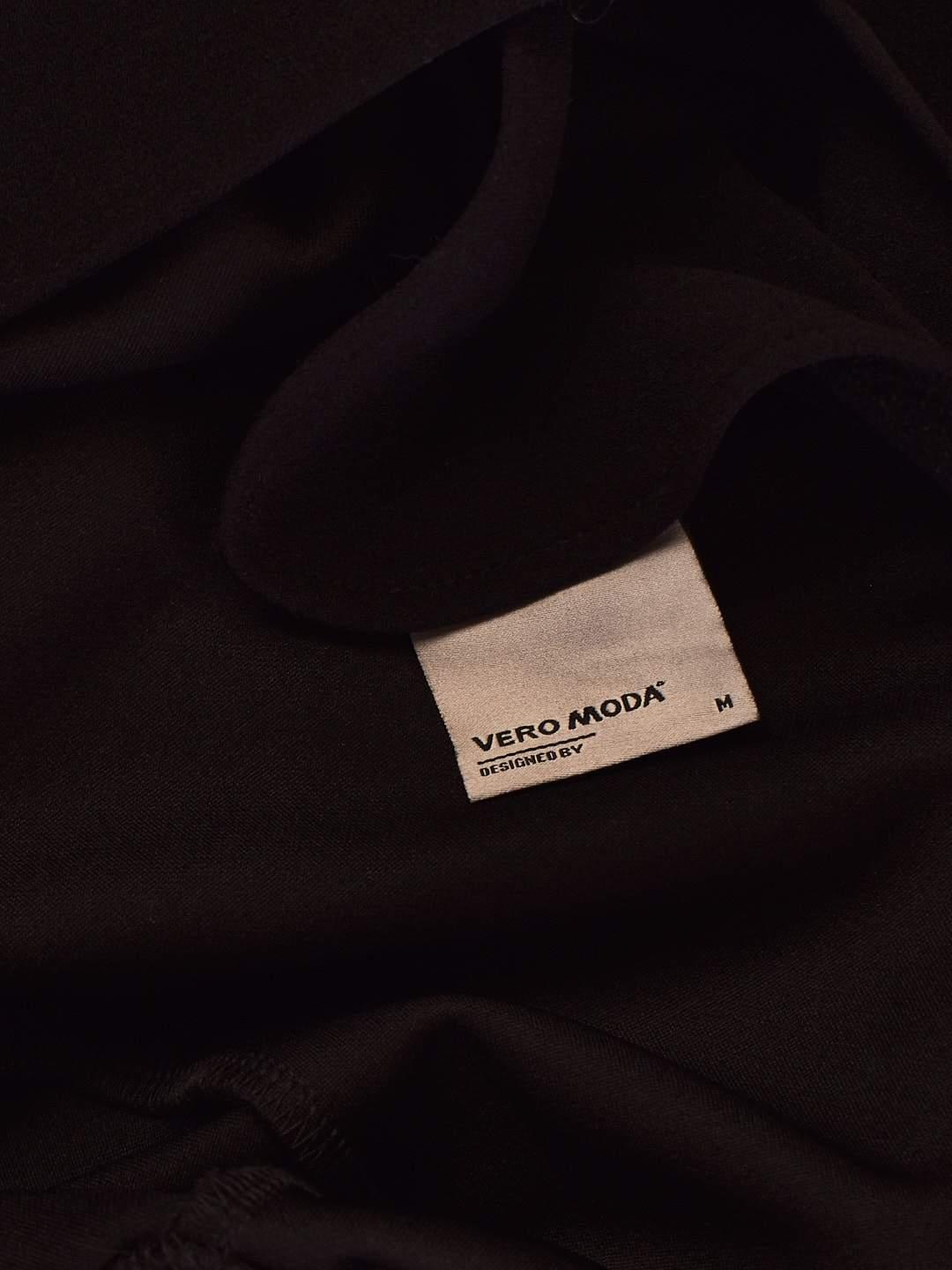 Vero Moda Kjole - M / Sort / Kvinde - SassyLAB Secondhand